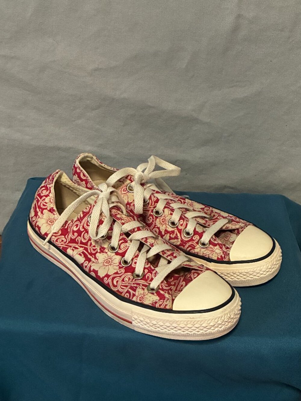 Converse All stars floral pattern red + white sneakers Women's 7 Men's 5 Boho